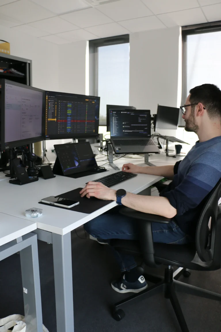 photo d'un collaborateur STX Network qui fait de l'infogérance